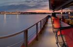 Dner en croisire avec Bordeaux River Cruise en bateau restaurant