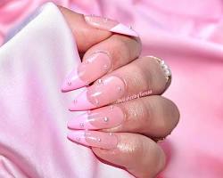 Hình ảnh về Pink nails with pearls