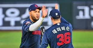 Lotte Giants Extend Winning Streak to Three with Shutout Victory Over NC Dinos