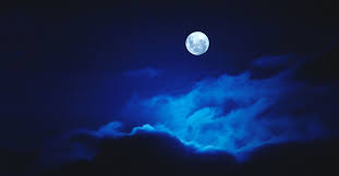Niebieski księżyc: Co to za zjawisko i kiedy można je obserwować na niebie