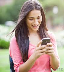 Resultado de imagem para TEXTING A FRIENDS