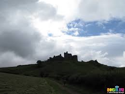 Bildergebnis für castle on hill silhouette