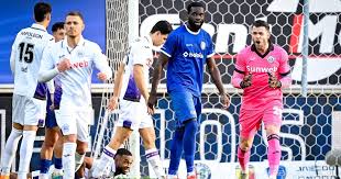 LIVE: De bal rolt in het Lotto Park