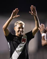 Vasco posta foto de Adson: 'Comemora'