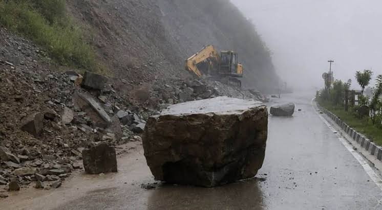 Heavy rain in Himachal's Mandi district leaves 82 roads disrupted and hits power and water utilities; restoration ongoing