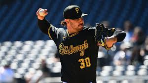 Paul Skenes reaches 200-strikeout mark for 2nd straight season - ESPN