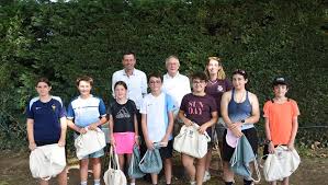 Espalion: Jeunes Champions de Tennis et Record Folklorique!