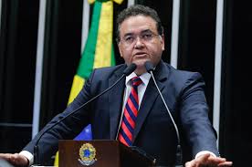 Resultado de imagem para roberto rocha