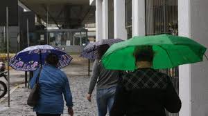 Termômetros despencam a 8°C e chuva toma conta da maior cidade de SC; veja previsão