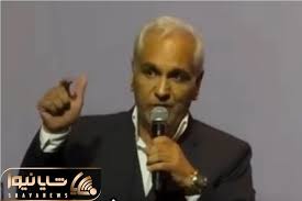 آدم معروفا؛ مدیری با معرفی سریال عیدش یاد پدرش میکنه/ چه بغضی گلوشو گرفت