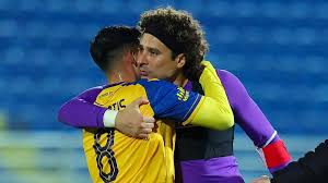 Guillermo Ochoa 'colabora' en derrota de Limassol | VIDEO