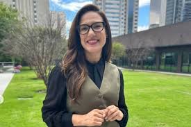 Repórter da Record é condenada sob acusação de bater em advogado com microfone