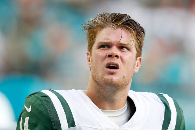 Sam Darnold Pass Decides It, in Favor of Dolphins, Not Jets - The New York  Times