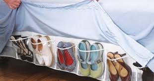 نتيجة بحث الصور عن فوضى الأحذية أمام  البيت