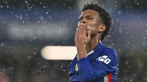 Estêvão: O Novo Craque Brasileiro? Enquete Explosiva Revela Opiniões!