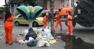 Resultado de imagem para lixo do carnaval