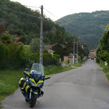 "Paix à leurs âmes et à nos coeurs meurtris": après l'accident de la route qui a coûté la vie à cinq jeunes en Ardèche, la détresse des familles de victimes