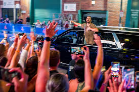 From Fenway to Fame: How Noah Kahan's Sold-Out Residency Redefined Hometown Heroism in Chicago