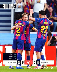فاز برشلونة بنتيجة 3-0، وتجاوز ريال مدريد ليتصدر جدول الترتيب.