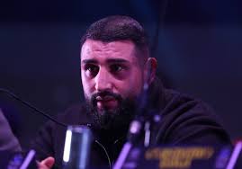 Agit Kabyle diz que Oleksandr Isak ‘tem que lutar comigo a seguir’
