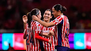 ¡A nada de la historia! Alicia Cervantes está por superar a Omar Bravo como máxima goleadora de Chivas