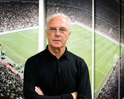 Image of Franz Beckenbauer coaching Bayern Munich