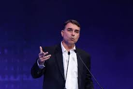 Campanha de Flávio Bolsonaro volta a questionar no TSE pesquisa da AtlasIntel