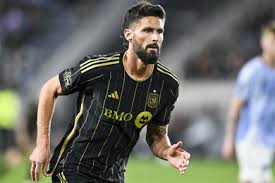 Journal des Transferts : Giroud va signer à Lille, le futur club de Lacazette, Vinicius cash, le salaire de Fati à Monaco...