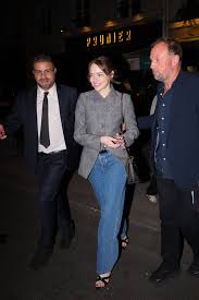 Emma Stone Gives Classic ’90s Jeans a Chic Upgrade