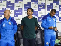 Abel comenta possível prejuízo do Palmeiras: "Orçamentos não jogam"