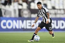Botafogo é punido com segundo transfer ban na Fifa por pendência na contratação de Santi Rodríguez