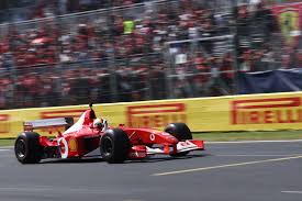 Vettel pilota Ferrari de 2002 de Schumacher antes do GP da Itália