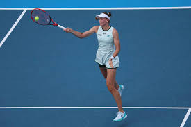 Rybakina vence Shnaider por 6-4, 6-4 e vai às quartas no WTA Cincinnati