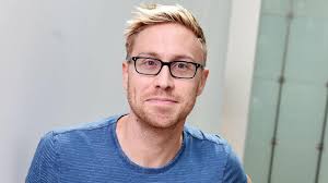 Russell Howard 'devastated' after his baby son died hours after birth — BBC