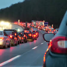 Stau-Ticker: Stau auf A5, A8 und B10 sowie Gefahr durch ein defektes Fahrzeug