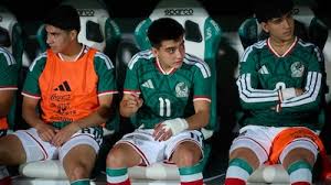 ¡Reapareció Gilberto Mora! Hirving Lozano salió lesionado y le dio el lugar en el México-Uruguay (VIDEO)