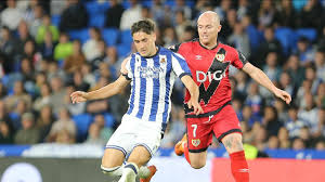 Rayo Vallecano y Real Sociedad miden sus fuerzas en un duelo de necesidades cruzadas
