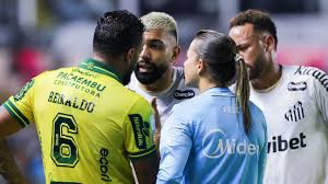 Cusparada em Reinaldo deve virar denúncia no STJD e ameaçar Santos de multa financeira e até 10 jogos fora da Vila