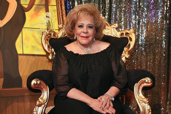 Silvia Pinal continuará hospitalizada