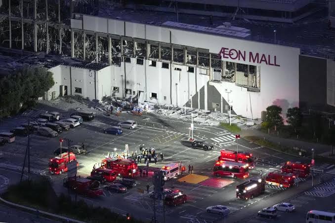 7.1-magnitude earthquake hits Japan's Kumamoto prefecture, killing five and prompting evacuation of 300,000 people