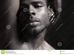 Retrato negro lindo del primer del hombre joven del afroamericano. MR: YES; PR: NO - retrato-negro-lindo-del-hombre-joven-del-afroamericano-11878847