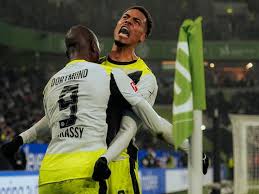 2:1 – Brandt und Guirassy treffen zum Auswärtssieg in Wolfsburg