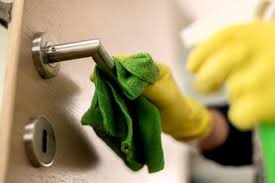 Año Nuevo Chino 2026: Ritual en la puerta para limpiar la mala energía