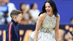 Fußball-WM: USA - Paraguay – Das ist der Junge, der an der Seite von Katy Perry sang