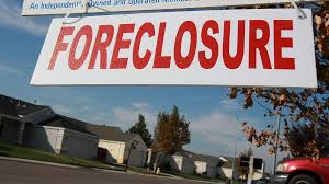 Cash-strapped HOAs ramp up foreclosures against delinquent homeowners: report