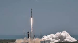 SpaceX launches Starlink mission from Florida