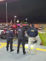 Ação integrada entre PRF, Receita Federal e Polícia Civil do RN resulta na apreensão de quase uma tonelada de droga em Campo Redondo/RN