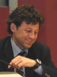 Massimiliano Borgia, giornalista professionista, è condirettore del bisettimanale locale Luna Nuova. Si occupa prevalentemente di cronaca politica, ... - borgia