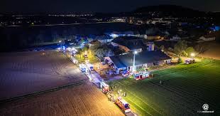 Erneuter Großeinsatz im Bezirk Perg: Maschinenhalle in Luftenberg in Brand