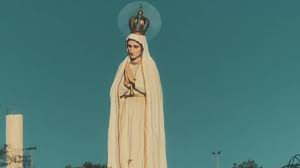 Fotógrafo registra lua 'coroando' Nossa Senhora de Fátima, no Crato; veja imagens